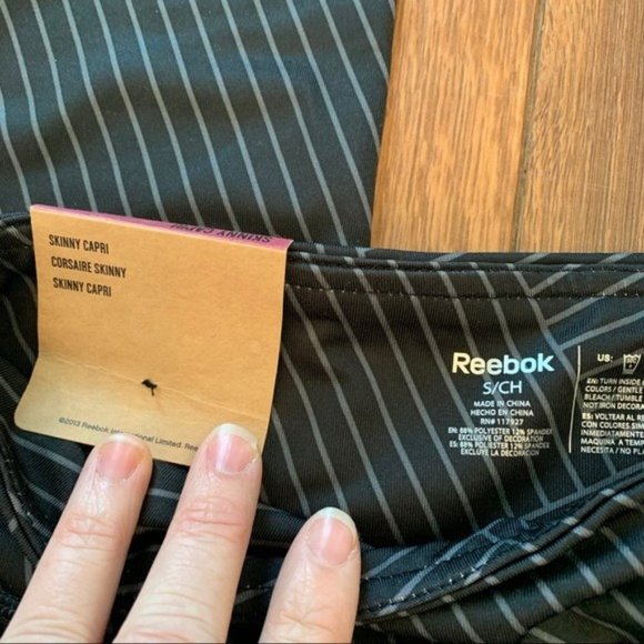 Reebok legging capris size small NWT - Picture 5 of 5